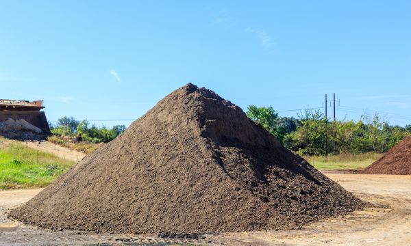 Black Dirt Delivery in Lady Lake