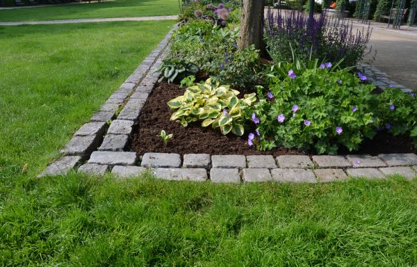 Flower Bed Mulching in Lady Lake