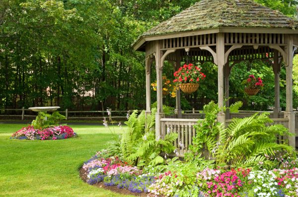 Backyard Landscaping Service in Lady Lake